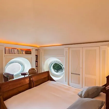 A Spectacular Located Next To The Romantic Clos De Mur Holiday home Blevio